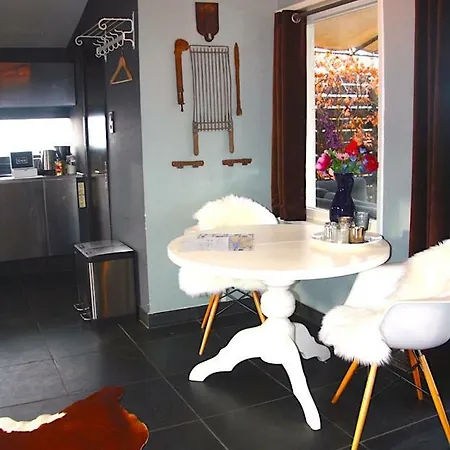 Garden House, Private With Wifi And Free Parking For 1 Car Apartment