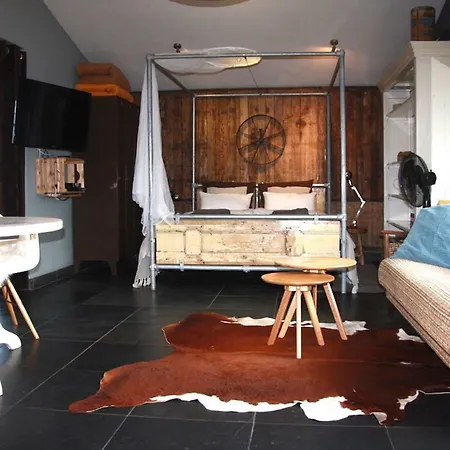 Garden House, Private With Wifi And Free Parking For 1 Car Apartment *