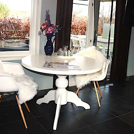 Garden House, Private With Wifi And Free Parking For 1 Car *