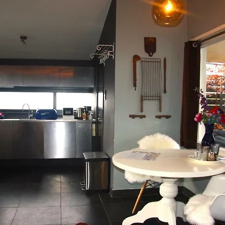 Garden House, Private With Wifi And Free Parking For 1 Car *